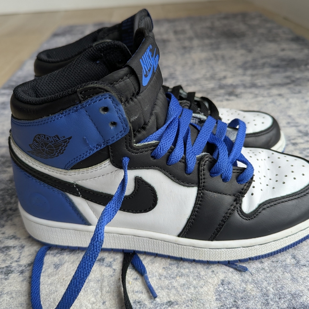Air Jordan 1 Retro High OG "Royal Toe"